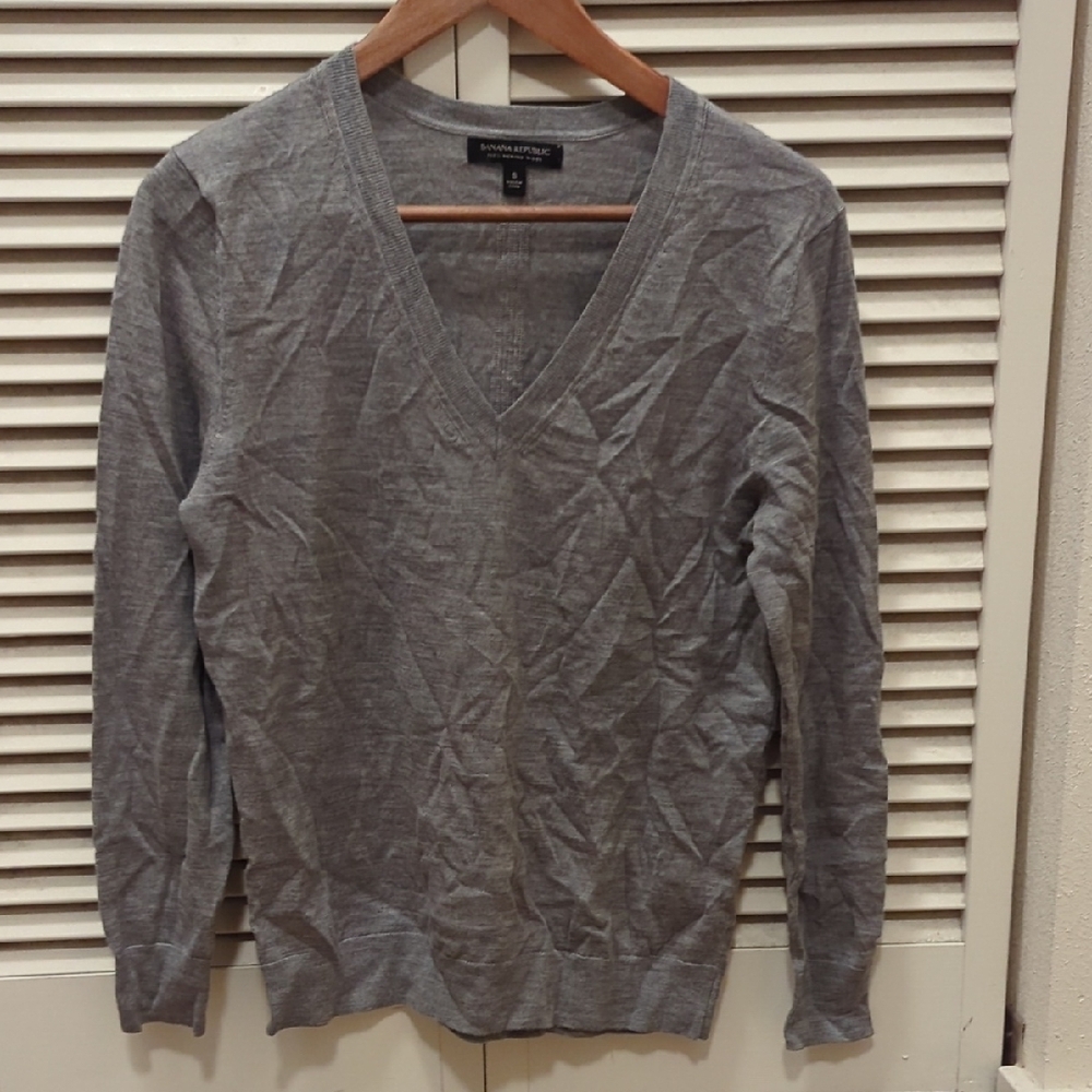 Banana Republic Gray V-Neck Sweater